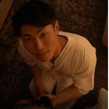 高端男模写真素材筋肉男神八云翔陈光 ONLYFANS新作白色睡衣（视频）