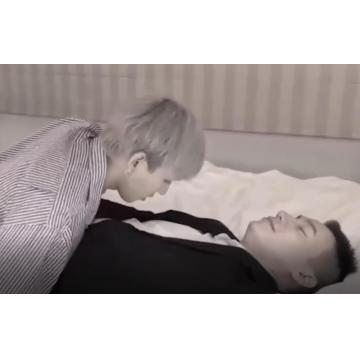 高端男模写真素材银发网红BASSOON勾引醉酒正装肌肉男（双人视频）