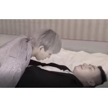 高端男模写真素材银发网红BASSOON勾引醉酒正装肌肉男（双人视频）